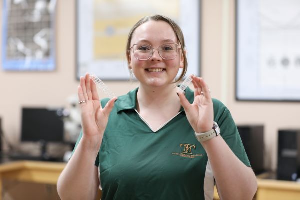 Baylie Phillips holds stents