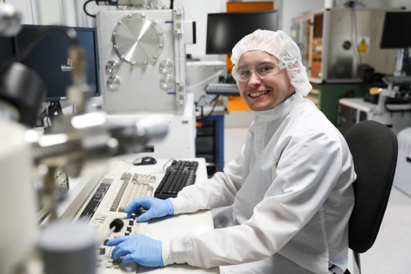 !Jakob Nielsen in the Montana Tech Nanotechnology Lab