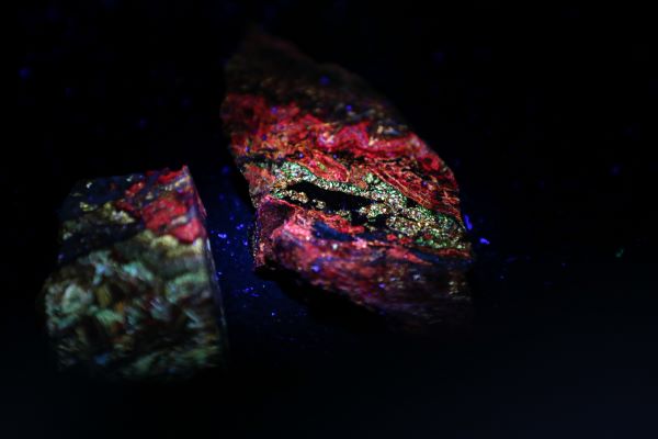 Sphalerite samples under UV light.