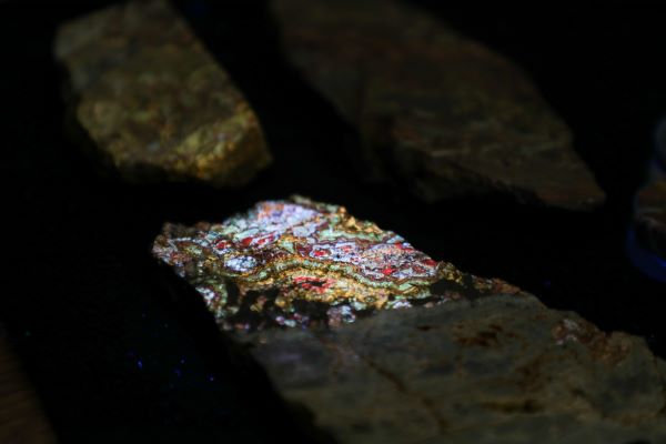 sphalerite samples under UV light