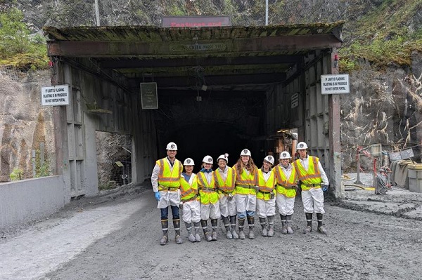 !Students in a mine. 