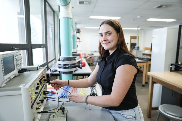 Natalka in an electrical engineering lab