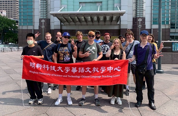 Students pose at TaiPei 1010