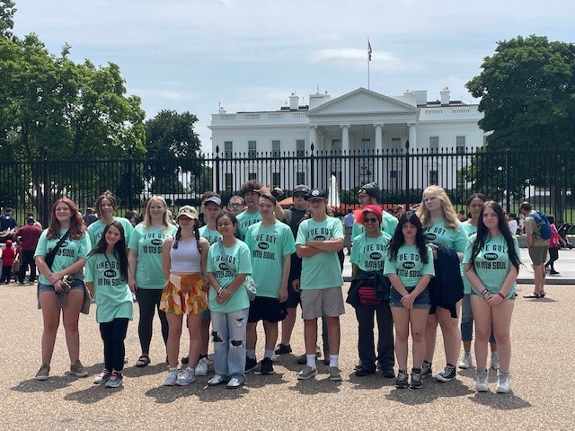 !Students stand in a group in front of the White House